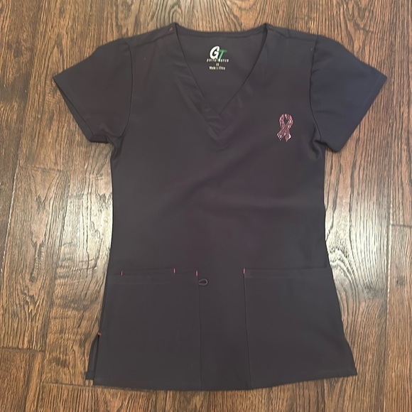 4 women scrub tops - Picture 6 of 14